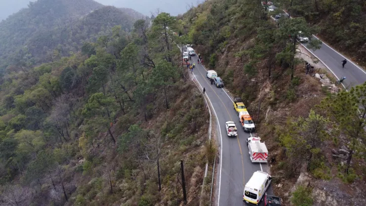 VIDEO: Volcadura en carretera a Cola de Caballo deja 10 muertos en Nuevo León