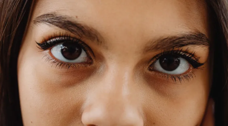 Elimina las ojeras y rejuvenece tu rostro con este delicioso jugo