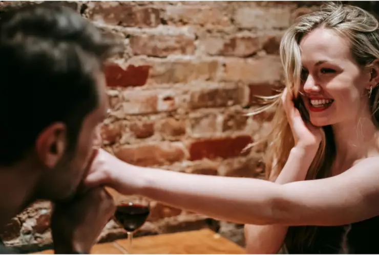 ¿Te pueden despedir o sancionar por tener pareja en el trabajo_ Esto dice la ley