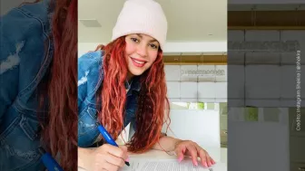 Shakira con gorro.jpg