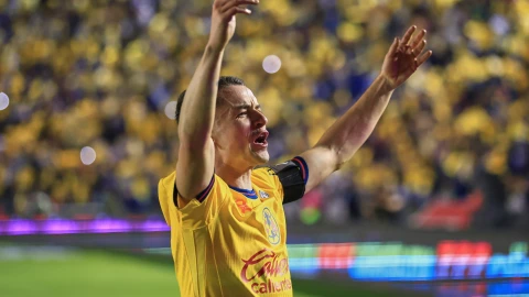 &Aacute;lvaro Fidalgo celebra con el Club Am&eacute;rica