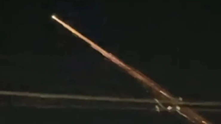 VIDEO: ¿Un meteorito? Captan extrañas luces en el cielo de México
