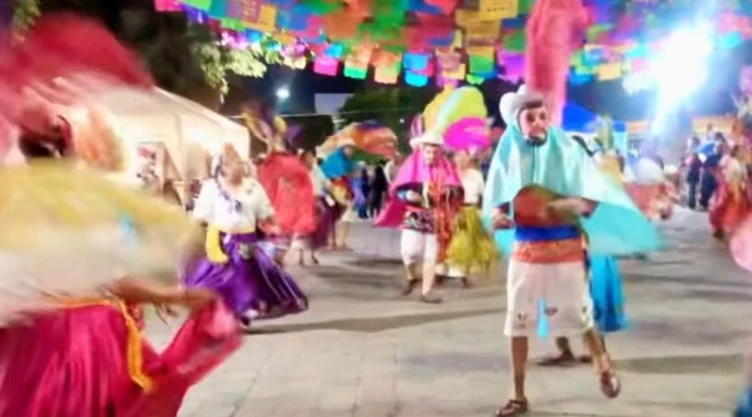 Cae estructura de metal sobre comparsa en ‘Carnaval Barrio Grande’ de Tlaxcala