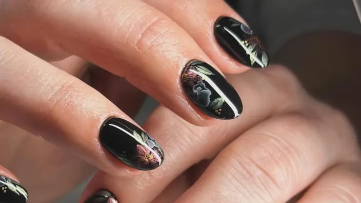 uñas negras para primavera 2026