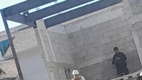 Muere un trabajador en Simón Bolívar tras sufrir accidente; cae desde 2 metros 