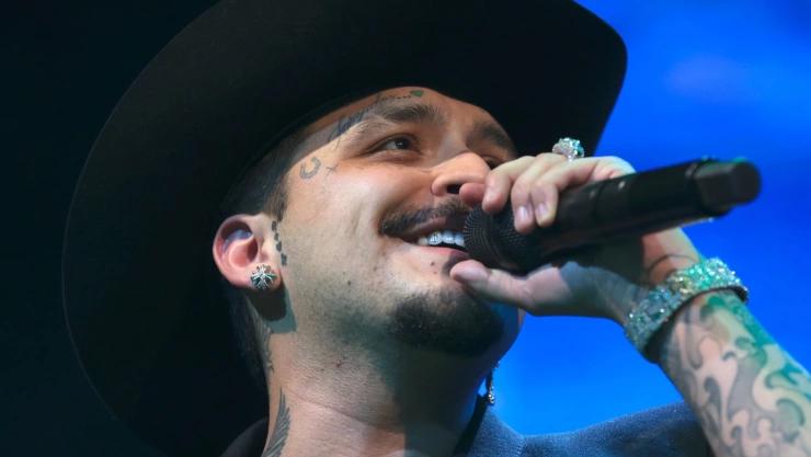 Christian Nodal presume a su “hijo” en adorable VIDEO.jpg