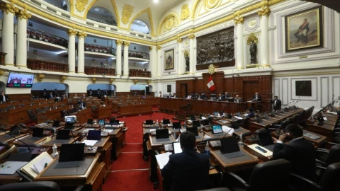 Congreso de Perú rechaza injerencia de AMLO