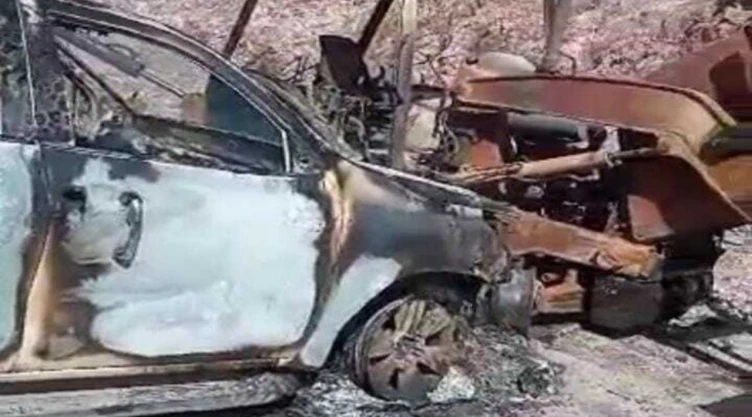 Se reportan quema de vehículos en Badiraguato, Sinaloa.