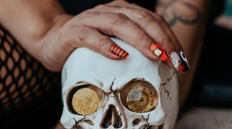 mejores-diseños-uñas-halloween-inteligencia-artificial.jpg
