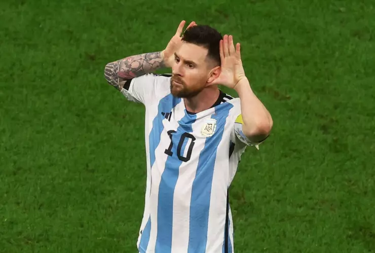 Lionel Messi encara a Van Gaal tras victoria de Argentina
