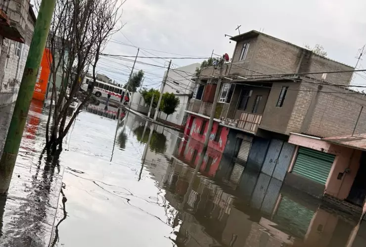 Varias familias tuvieron que ser desalojadas de sus hogares debido a las fuertes lluvias que inundaron varias zonas de Chalco