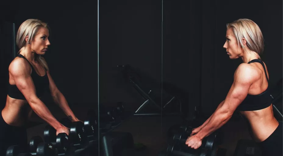 Muere mujer de 22 años mientras hacía sentadillas en un gimnasio: así fueron los hechos