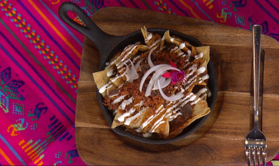 Chilaquiles campechanos en pasilla
