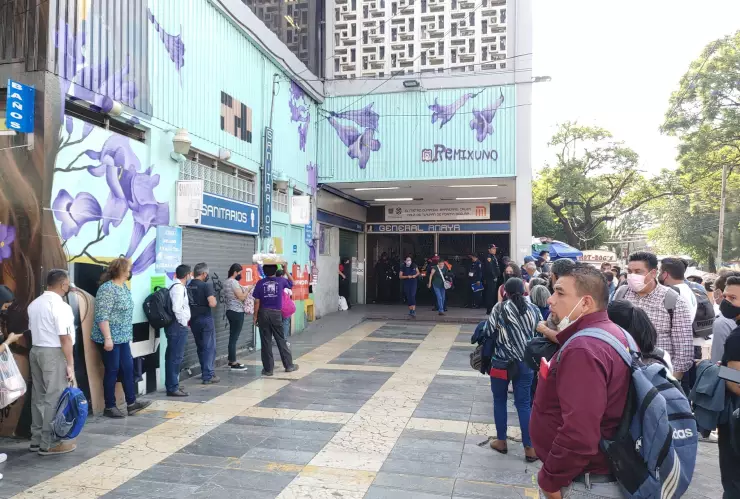 Muere tras arrojarse a las vías en la Línea 2 del Metro CDMX