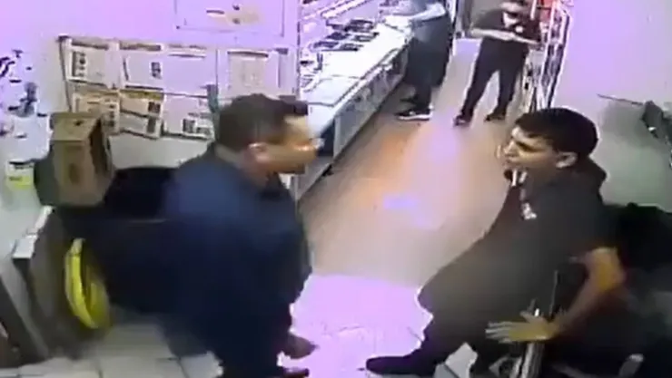 Joven empleado de Subway rompe el silencio