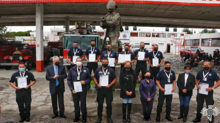 Reconocimiento a bomberos por rescate en socavón.jpg