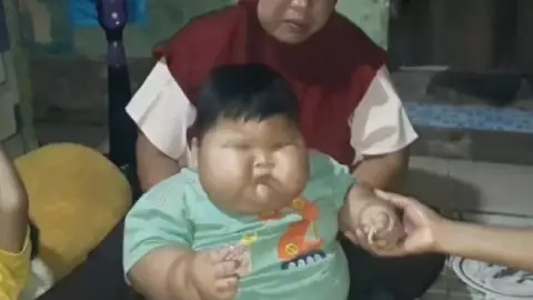 Bebé gigante_ Tiene 16 meses y pesa 27 KILOS (VIDEO)