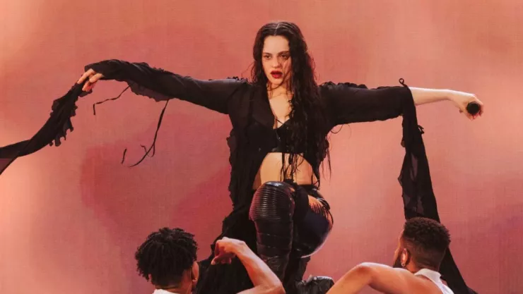 Rosalía en una sus presentaciones