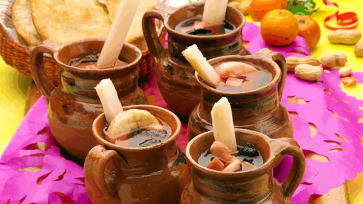 ¡Al puro estilo mexicano! Así puedes preparar el delicioso ponche navideño