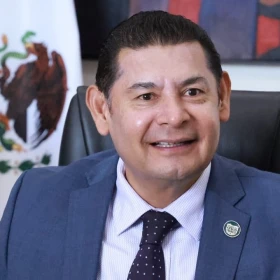 Foto de Alejandro Armenta, gobernador de Puebla.