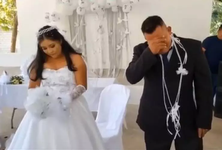 llora al ver a su ex novia en su boda