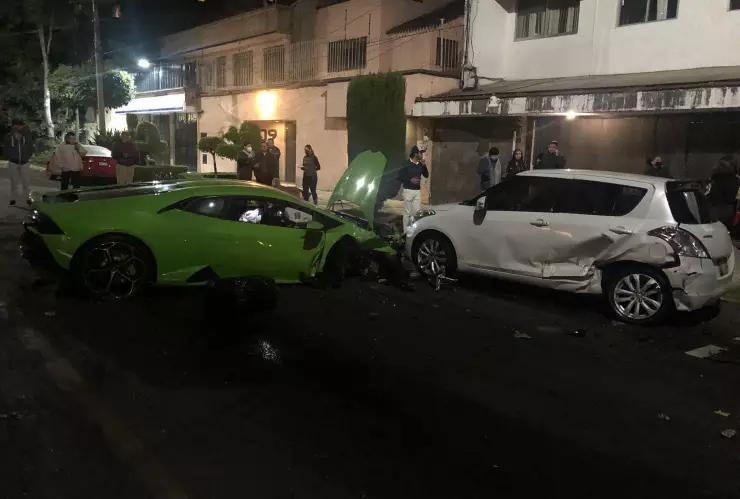 Conductor choca su lamborghini y huye en Polanco