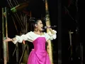Isaveli Laina deslumbró al interpretar “Sueña”, y su actuación fue tan impactante que Gavito se puso de pie para agradecer a los profesores por su labor con los académicos. Reconoció que tanto Isaveli como su bailarín hicieron algo realmente hermoso, destacando el esfuerzo detrás de la presentación.