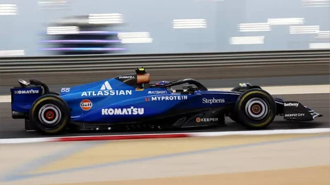 Carlos Sainz domina el segundo día de tests de la Fórmula 1.