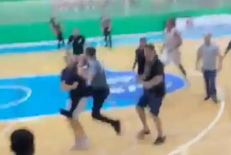 Investigan agresión contra árbitro al finalizar juego profesional en Brasil