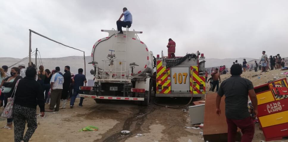 Incendio en asentamiento de Perú