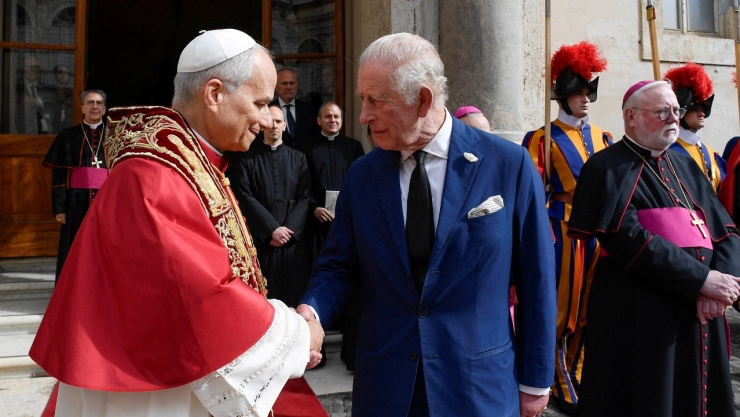 Papa y rey Carlos rezan por el medio ambiente