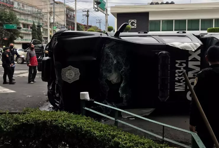 Del Valle patrulla policías.jpg