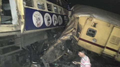 choque-de-trenes-muertos-y-heridos-india-video