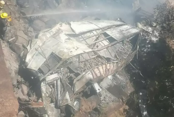 ¡Tragedia! Mueren 45 peregrinos en fatal accidente carretero; niña de 8 años sobrevivió