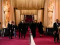 Así luce la entrada del Teatro Dolby de Los Ángeles, donde desfilaron las estrellas del cine de Hollywood. | Foto: Gilbert Flores/Penske Media via Getty Images