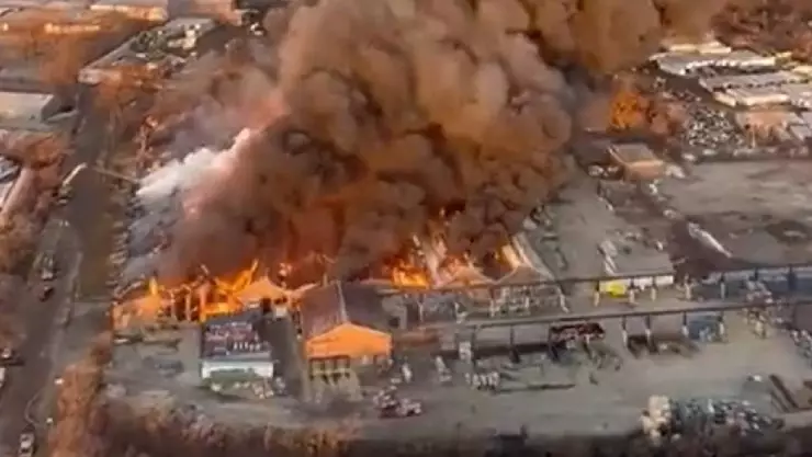 VIDEO: Se reporta fuerte incendio en Chicago Heights, Illinois