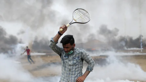 Israelíes disparan gas lacrimógeno vs Palestino