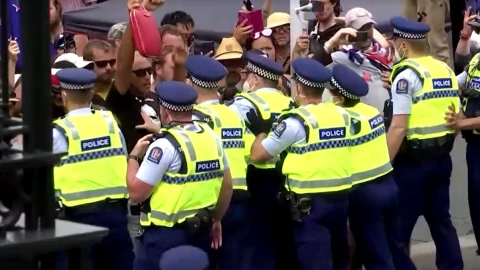 nueva zelanda manifestantes restricciones covid-19