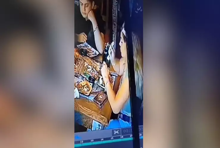 VIDEO | Lady Cucaracha: Mujer coloca un insecto en su plato para NO PAGAR en restaurante de Guadalajara