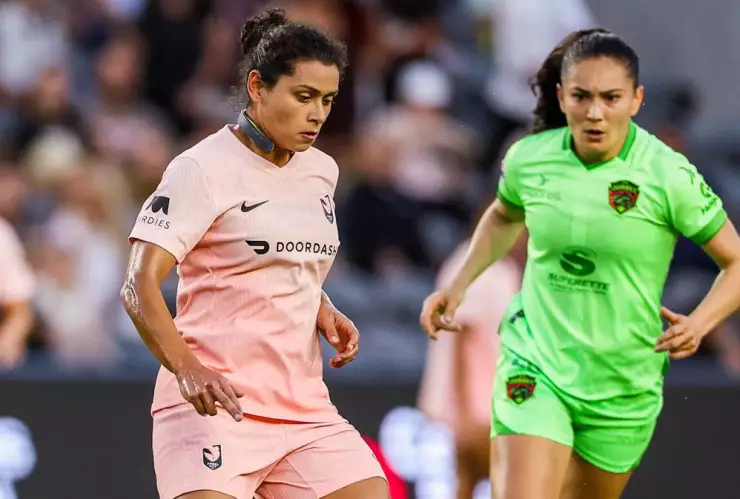 Desirée Monsiváis en amistoso contra el Angel City de la NWSL.jpg