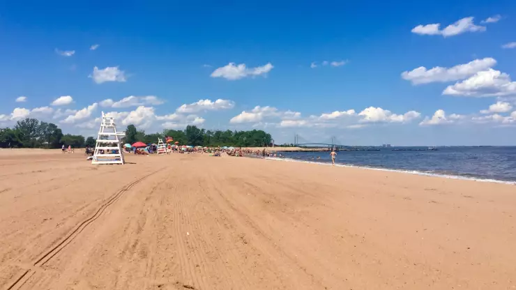 La playa de Cedar Grove en Nueva York