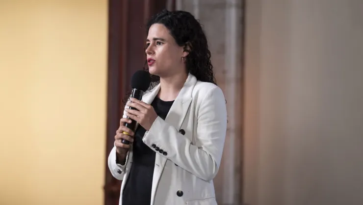 Morena exhibe “lista de incómodos” en la Mañanera.