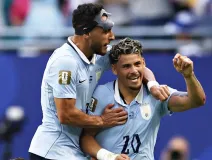 Sebastián Cáceres y Maxi Araújo en Uruguay