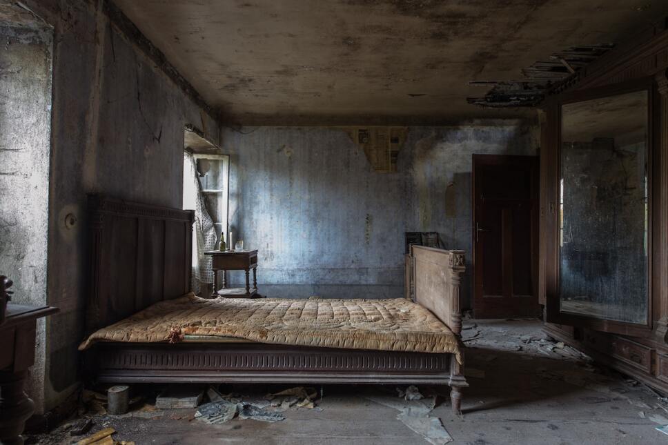 colchon sucio y abandonado