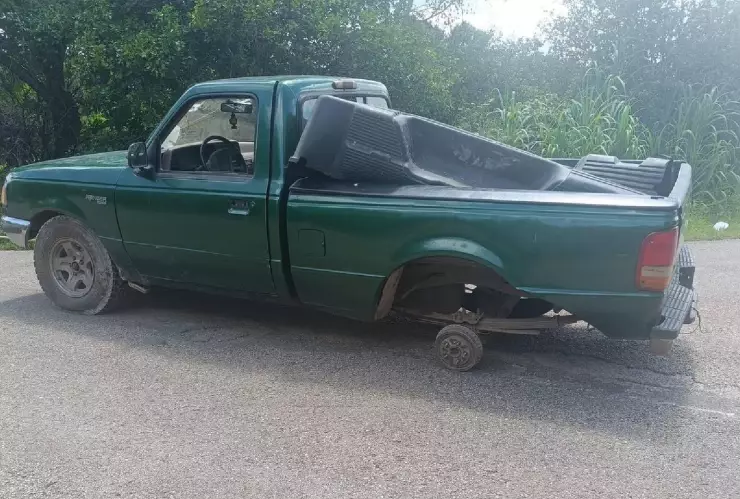 FOTOS_ Camioneta PIERDE una llanta en plena carretera; esto sucedió