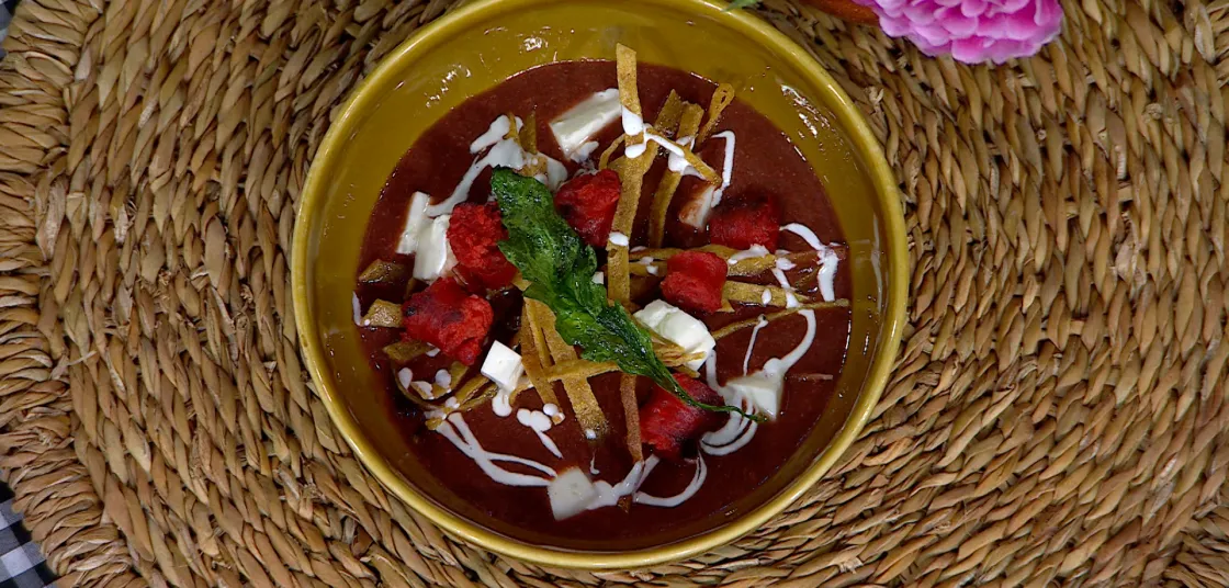 Sopa de frijol con chistorra