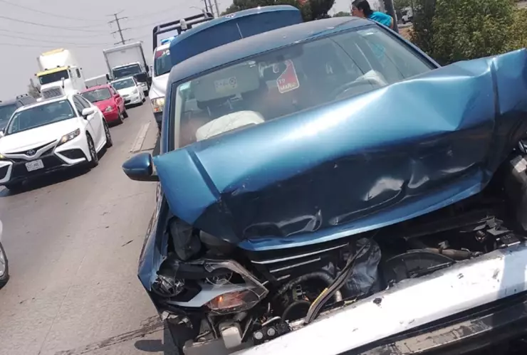 Periférico Ecológico hoy 30 de abril de 2025 choque deja un lesionado