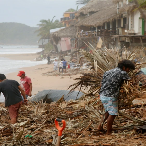 San Agustinillo: La comunidad ya evalúa los daños en la costa tras el huracán “Erick”.