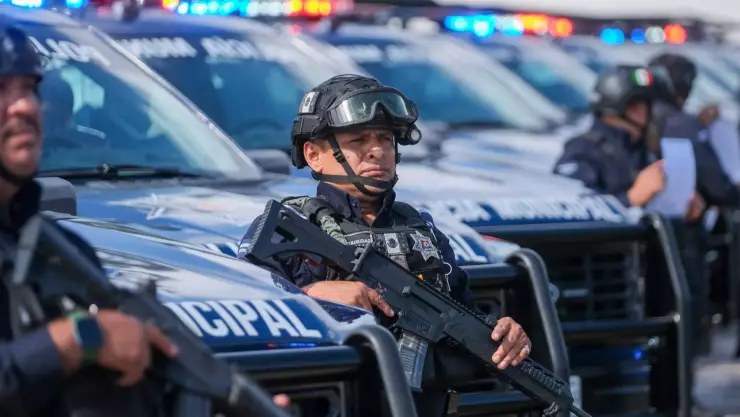 Entregan 127 unidades de tecnología avanzada a la Secretaría de Seguridad Ciudadana de Cancún - TV Azteca Quintana Roo.jpg