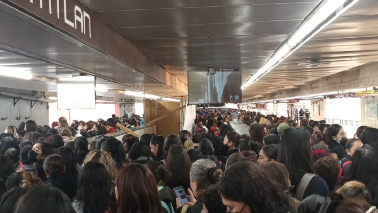Se reporta caos en Línea 9 del Metro CDMX hoy martes 9 de mayo de 2023.